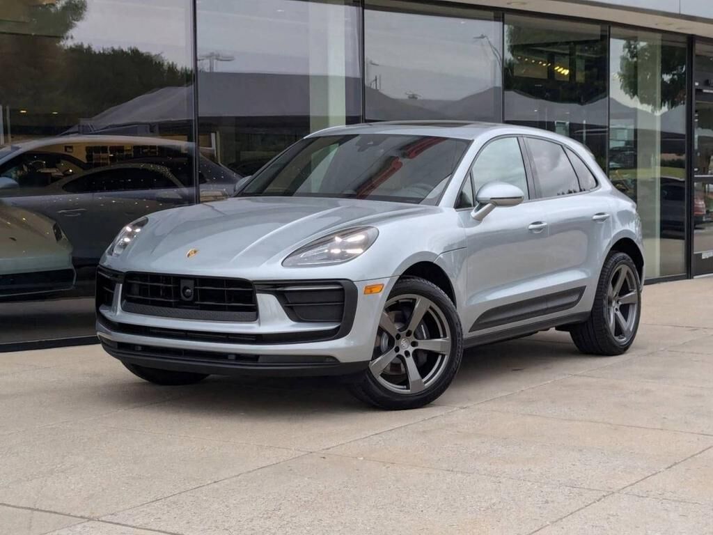 2025 PORSCHE Macan