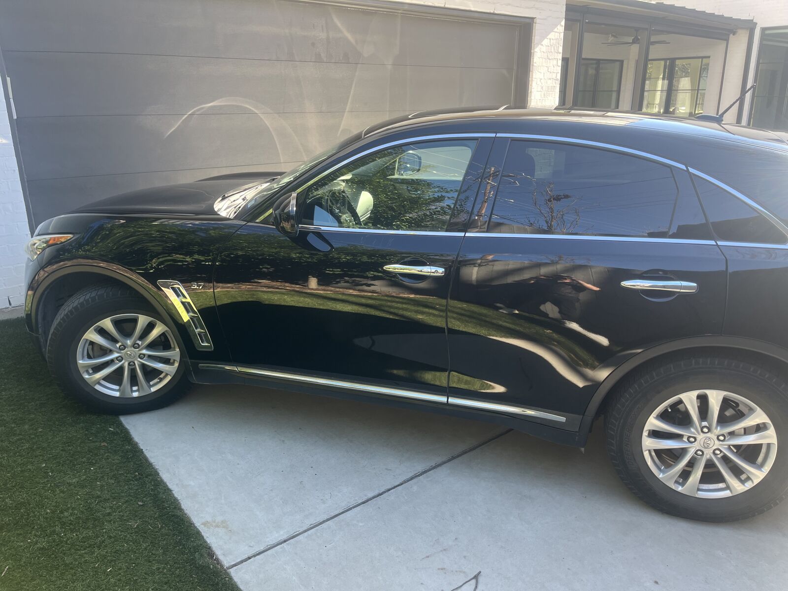 Infiniti QX70