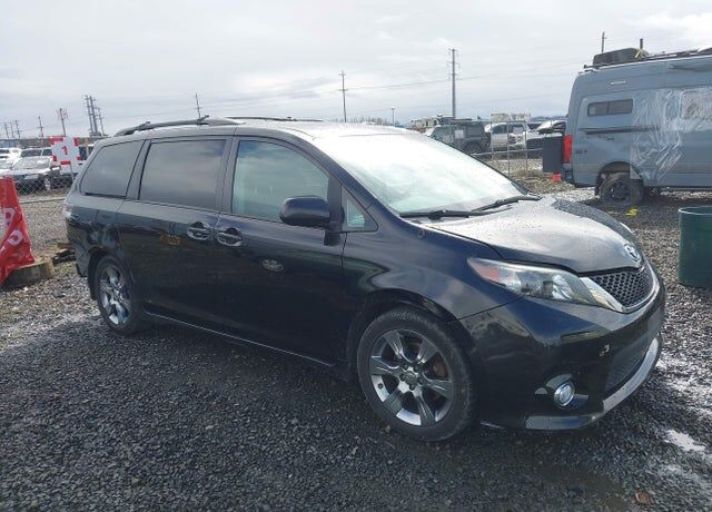 2011 TOYOTA Sienna