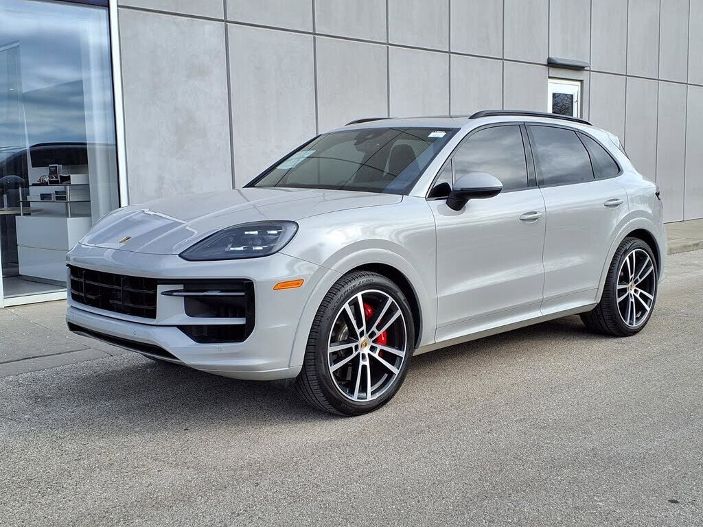 2024 PORSCHE Cayenne