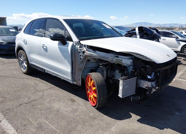 2024 PORSCHE Cayenne