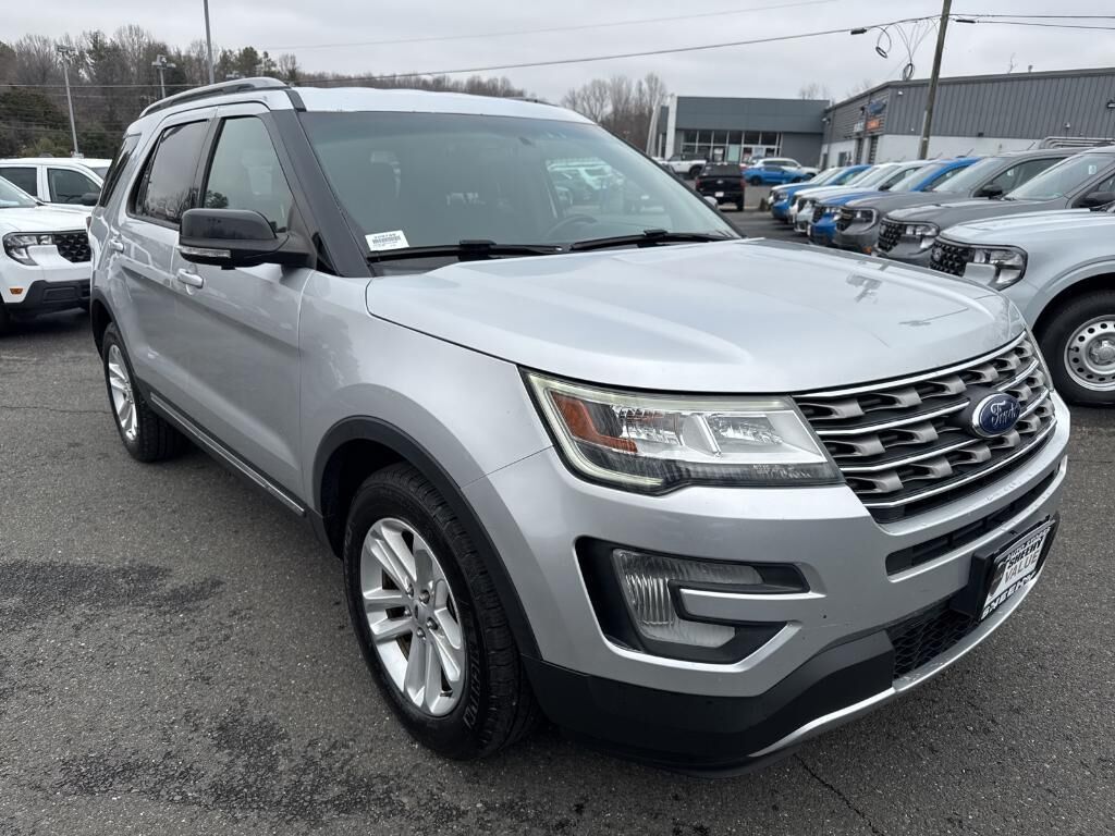 2017 FORD Explorer