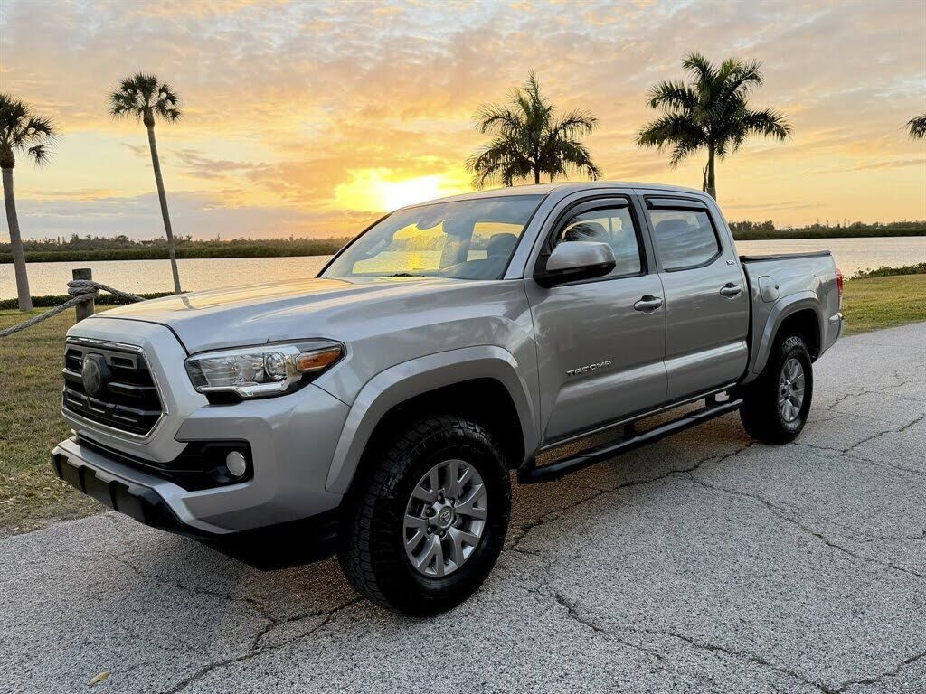 2018 TOYOTA Tacoma