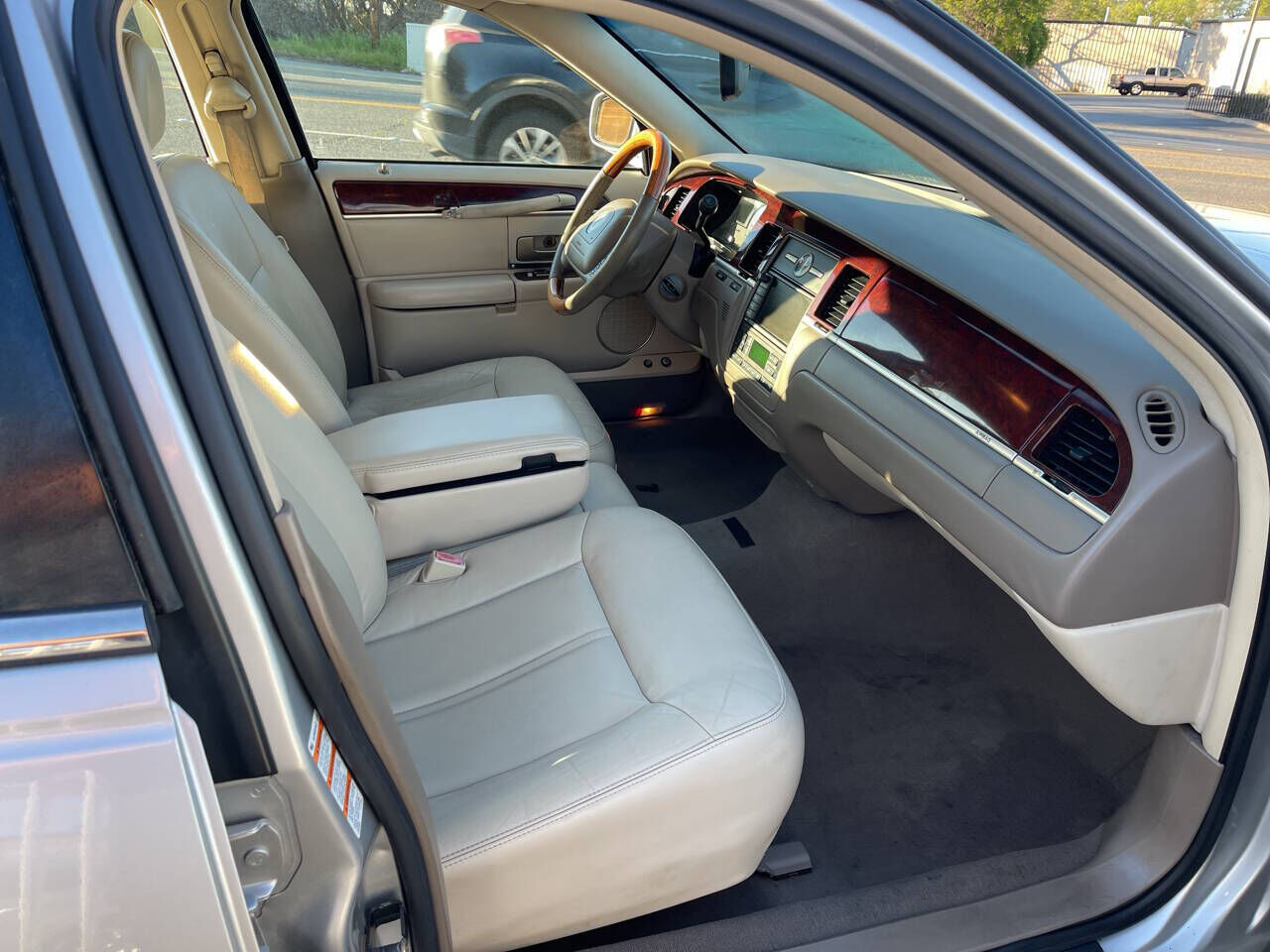 2004 LINCOLN Town Car