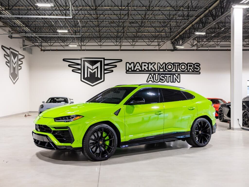 2022 LAMBORGHINI URUS