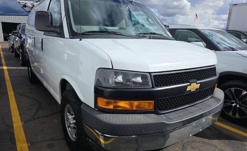 2020 CHEVROLET Express