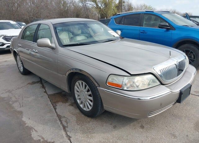 2003 LINCOLN Town Car