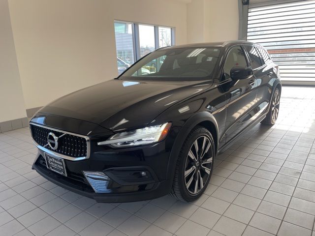 2021 VOLVO V60CC