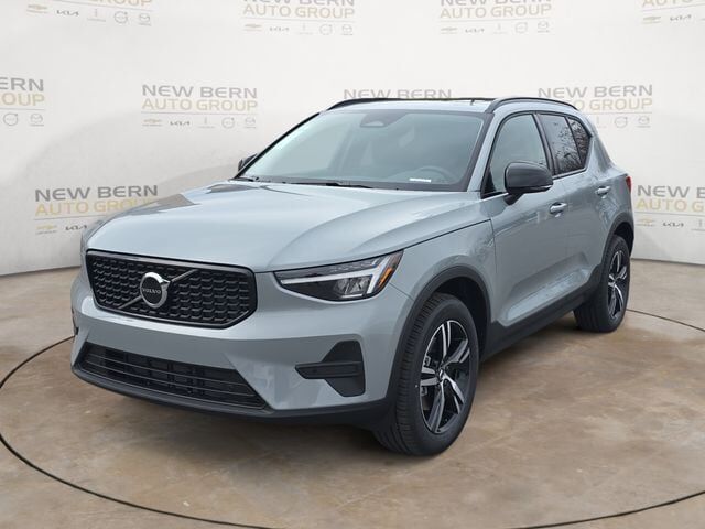 2026 VOLVO XC40
