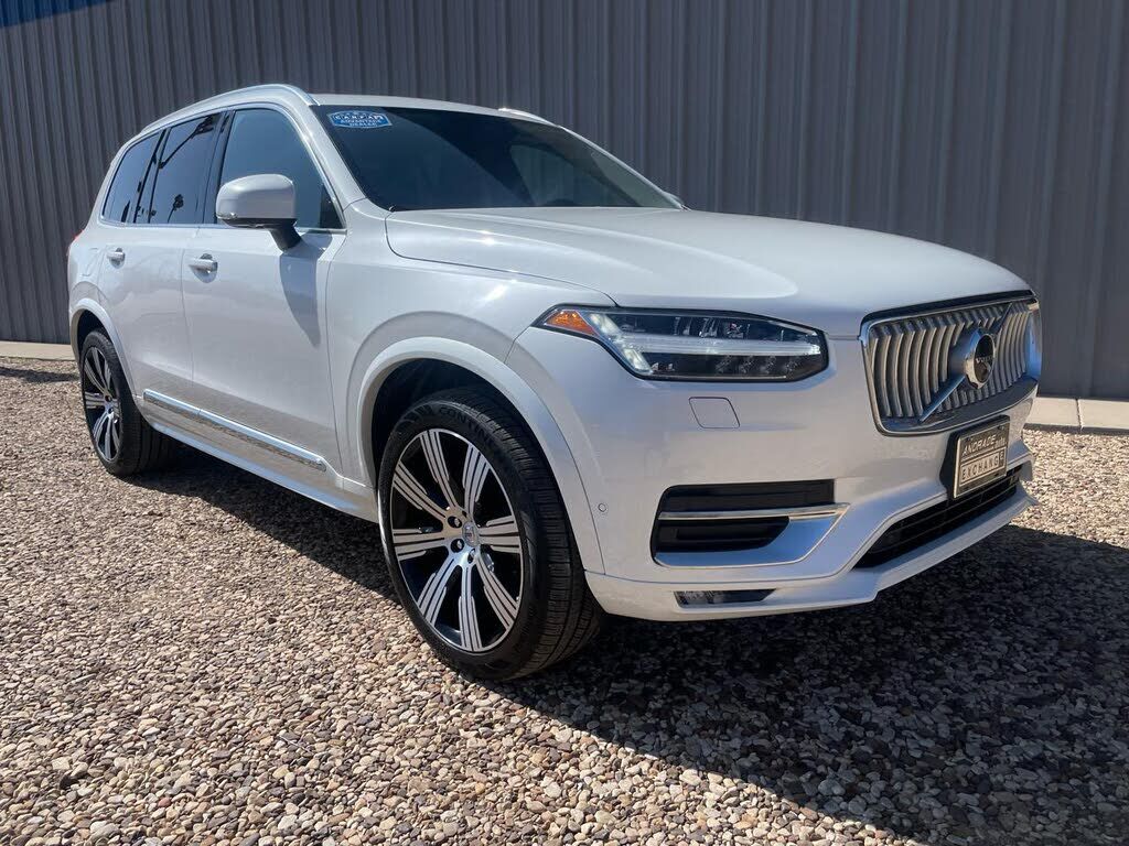 2022 VOLVO XC90