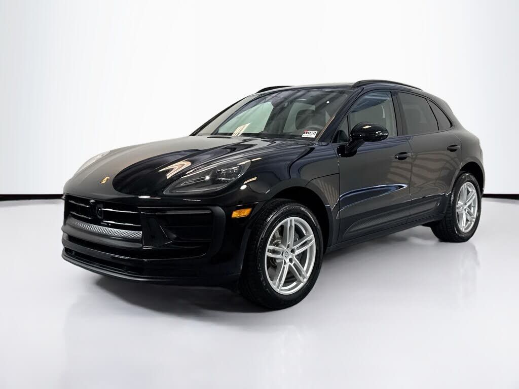 2025 PORSCHE Macan