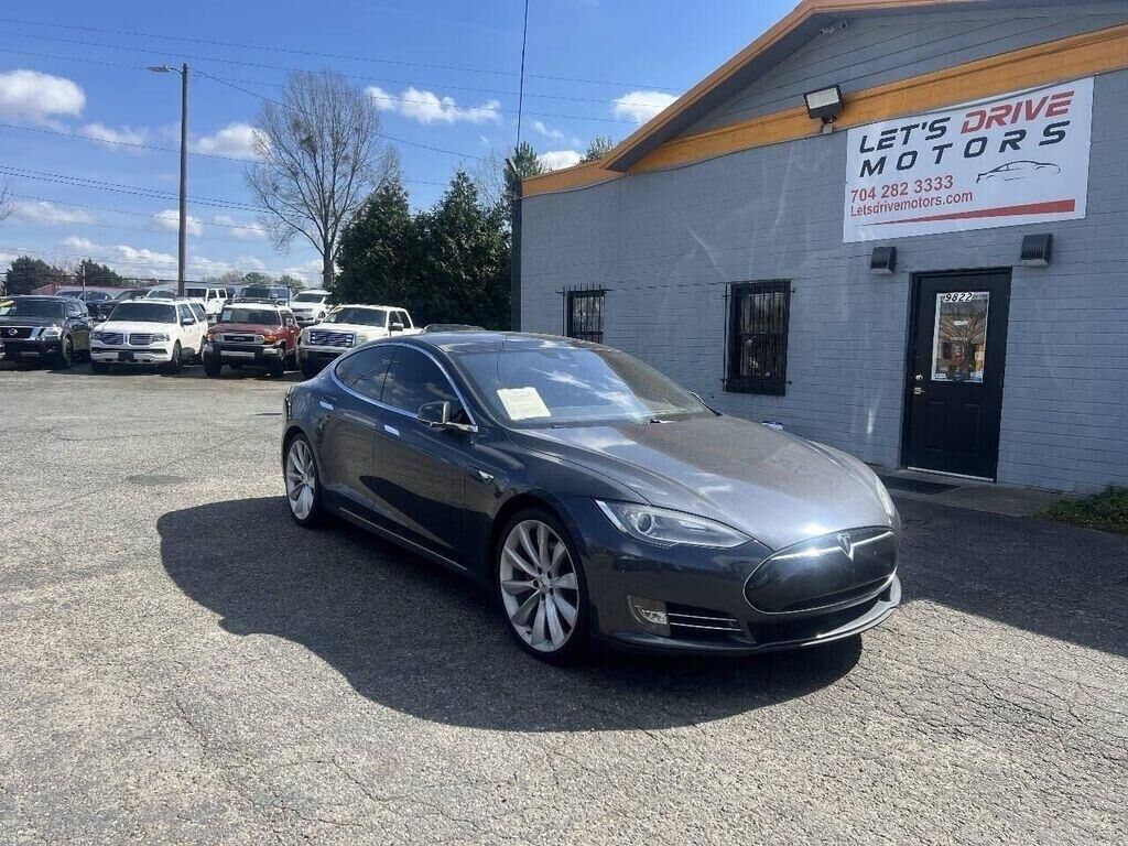 2015 TESLA Model S