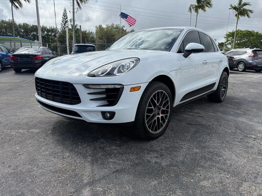 2016 PORSCHE Macan
