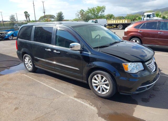 2016 CHRYSLER Town and Country