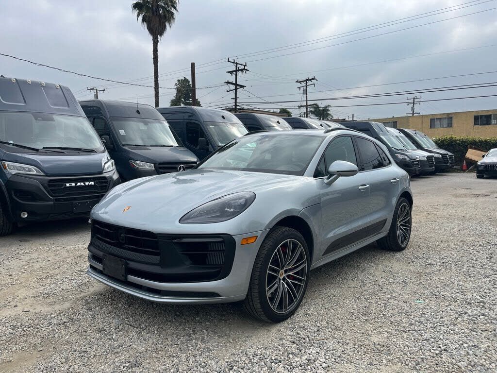 2024 PORSCHE Macan