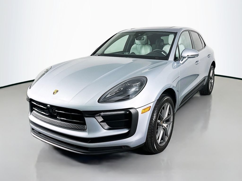 2025 PORSCHE Macan