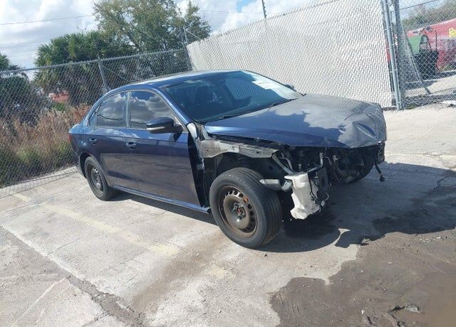 2014 VOLKSWAGEN Passat