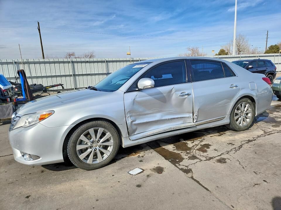 2011 TOYOTA Avalon