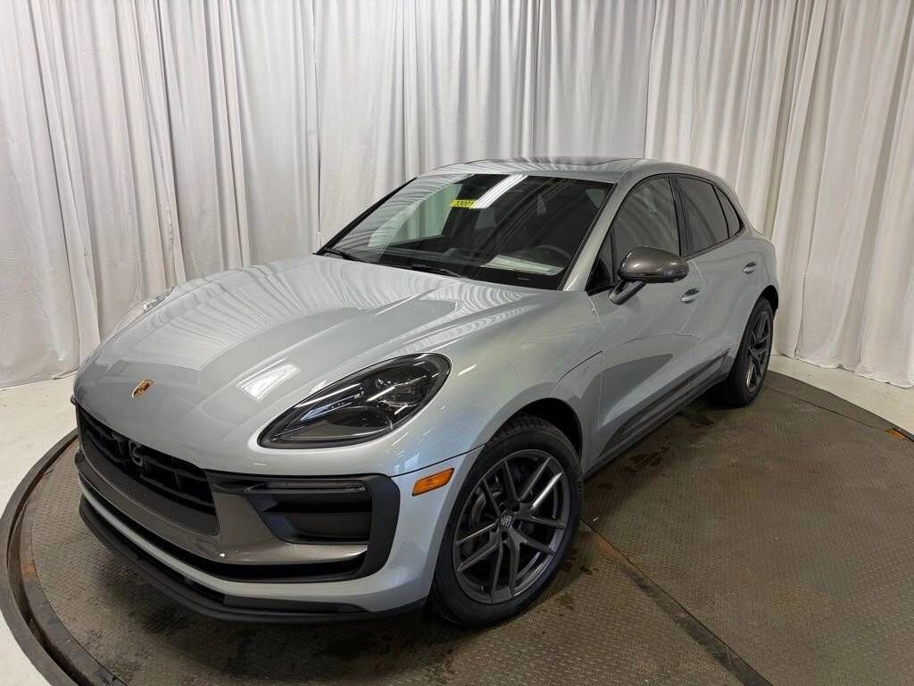 2026 PORSCHE Macan