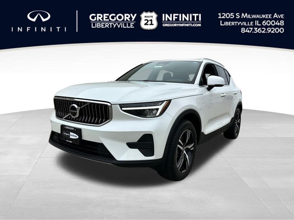 2025 VOLVO XC40