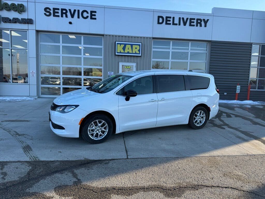 2025 CHRYSLER Voyager