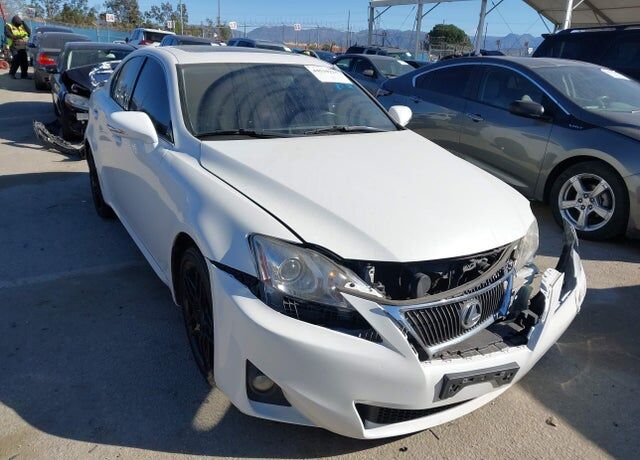 2011 LEXUS IS