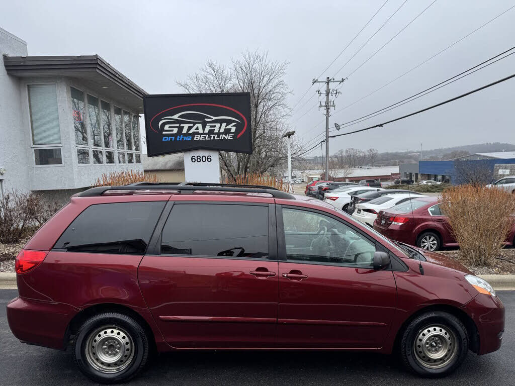 2010 TOYOTA Sienna
