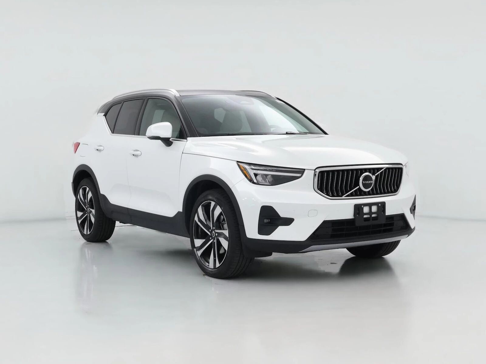 2023 VOLVO XC40