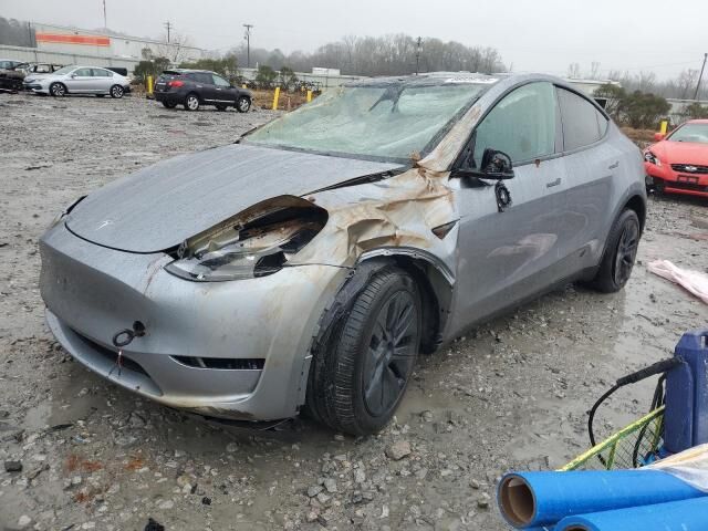 2025 TESLA Model Y