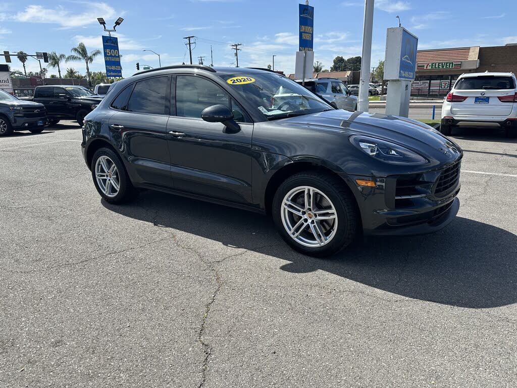 2020 PORSCHE Macan