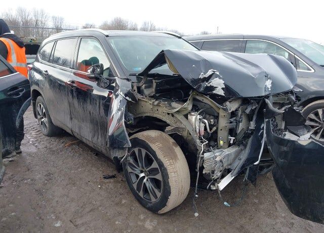 2022 TOYOTA Highlander