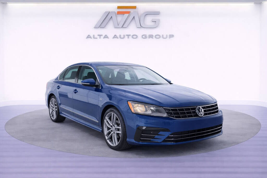 2017 VOLKSWAGEN Passat