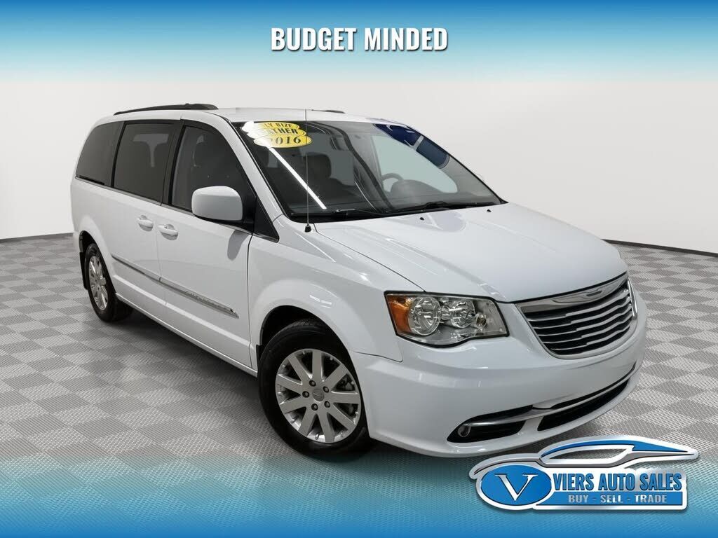 2016 CHRYSLER Town and Country