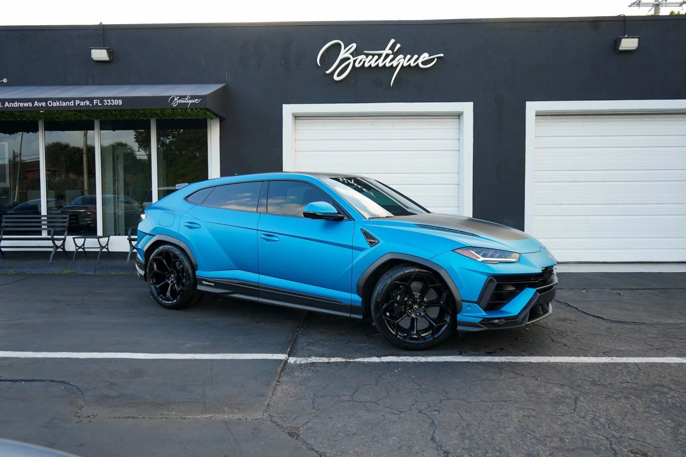 2024 LAMBORGHINI URUS