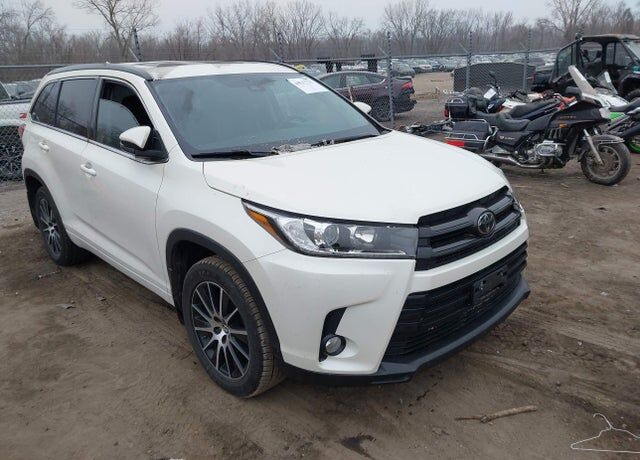 2017 TOYOTA Highlander