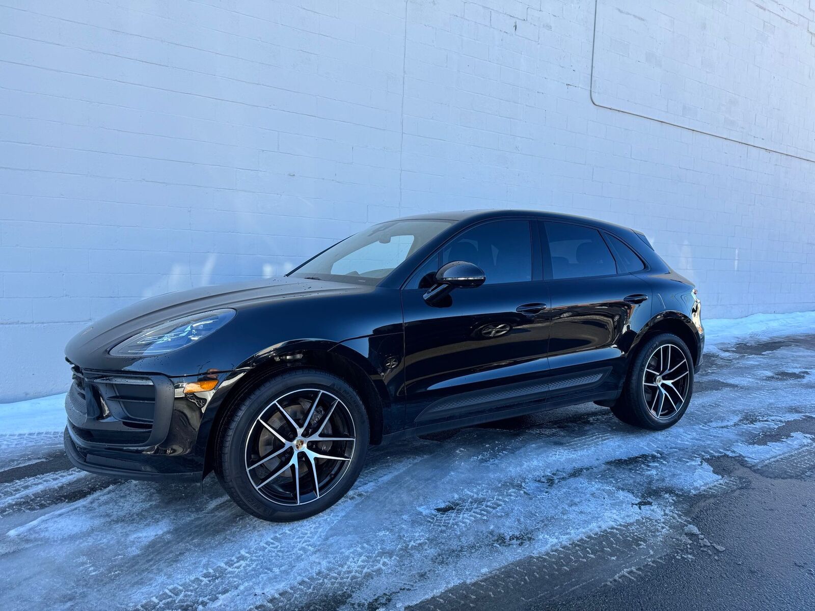 2023 PORSCHE Macan