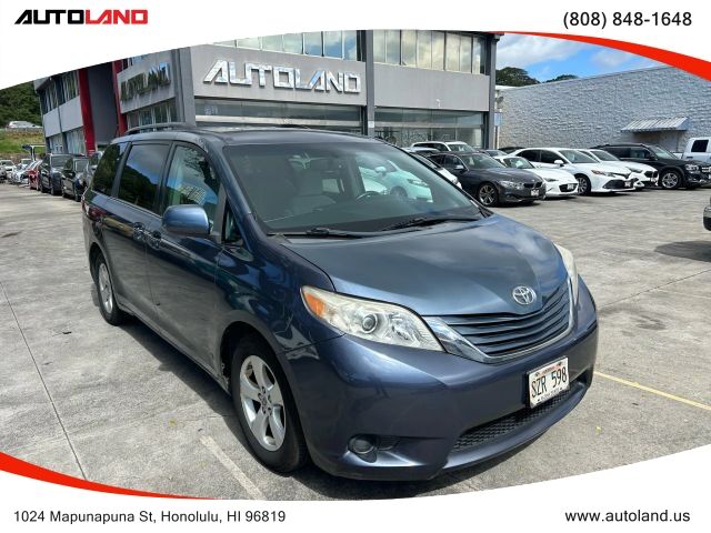 2017 TOYOTA Sienna