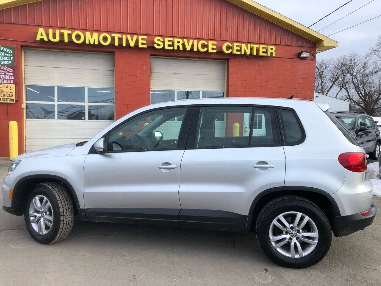 2012 VOLKSWAGEN Tiguan