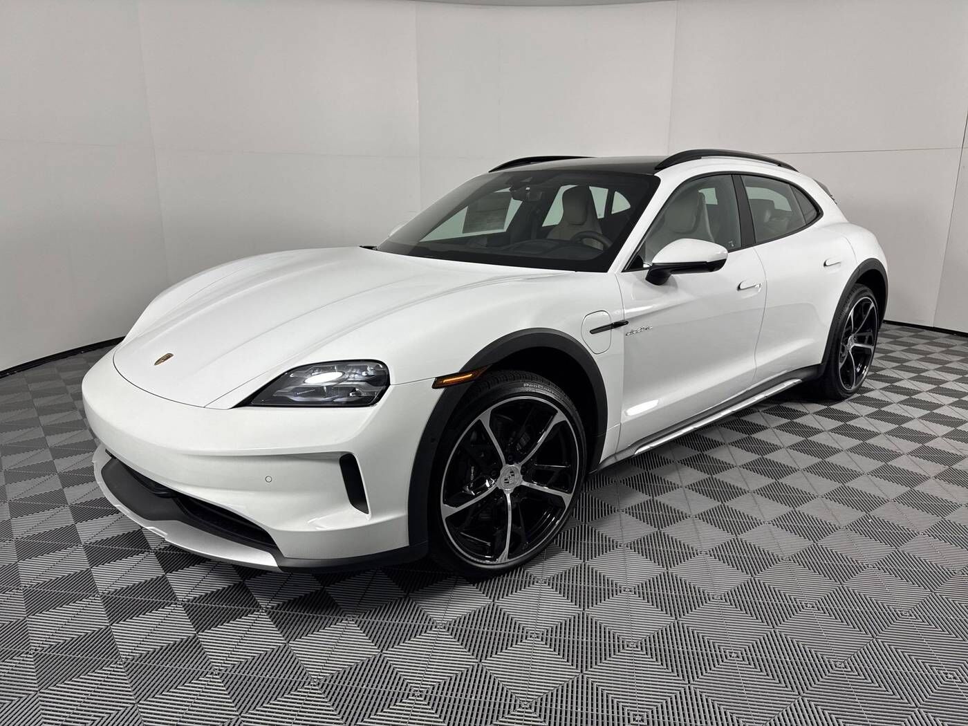 2025 PORSCHE Taycan