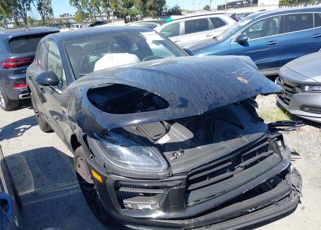 2024 PORSCHE Macan