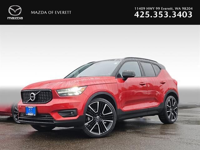 2020 VOLVO XC40
