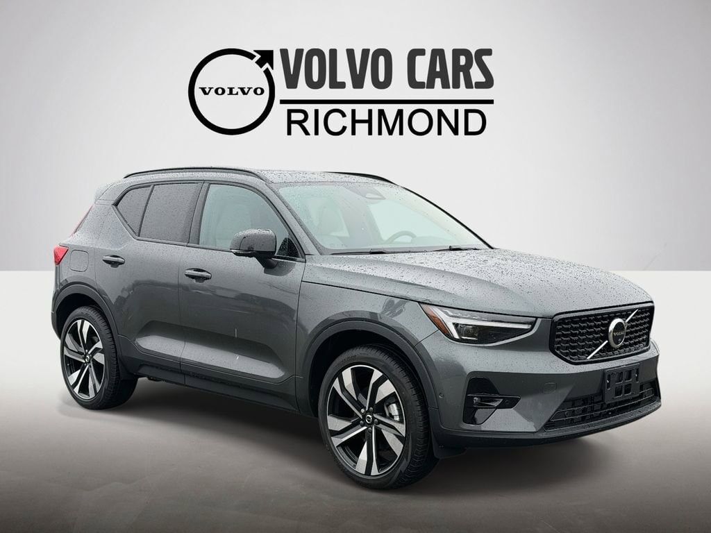 2026 VOLVO XC40