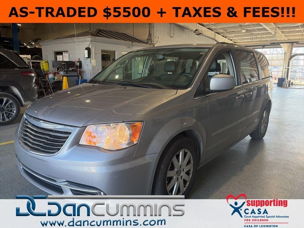 2016 CHRYSLER Town and Country