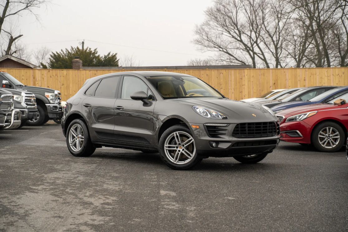 2017 PORSCHE Macan