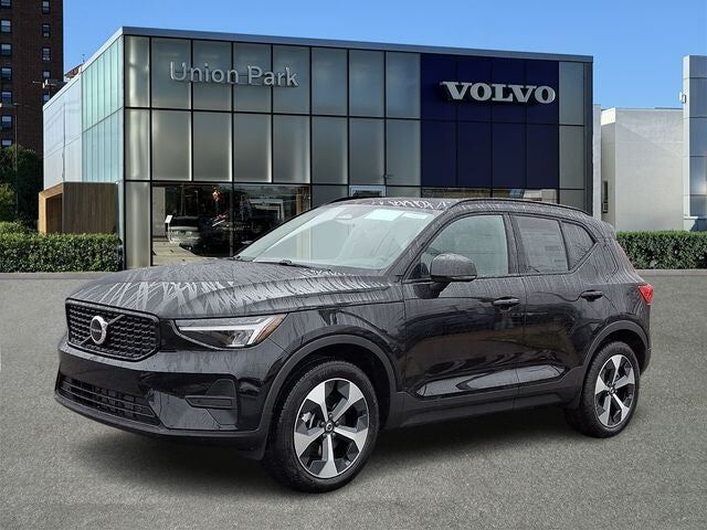 2026 VOLVO XC40