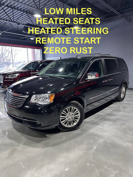 2014 CHRYSLER Town and Country