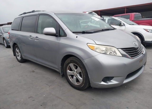 2012 TOYOTA Sienna