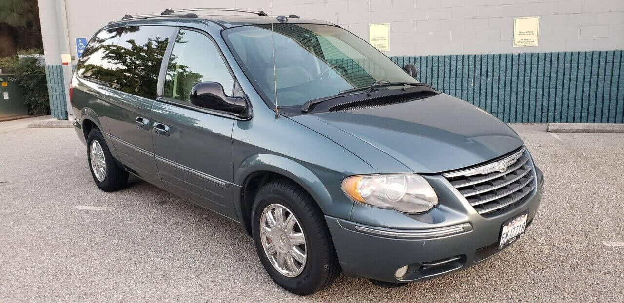 2005 CHRYSLER Town and Country