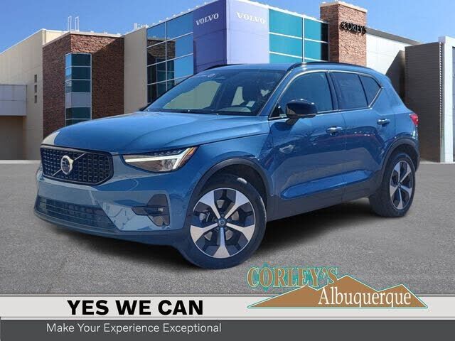 2025 VOLVO XC40