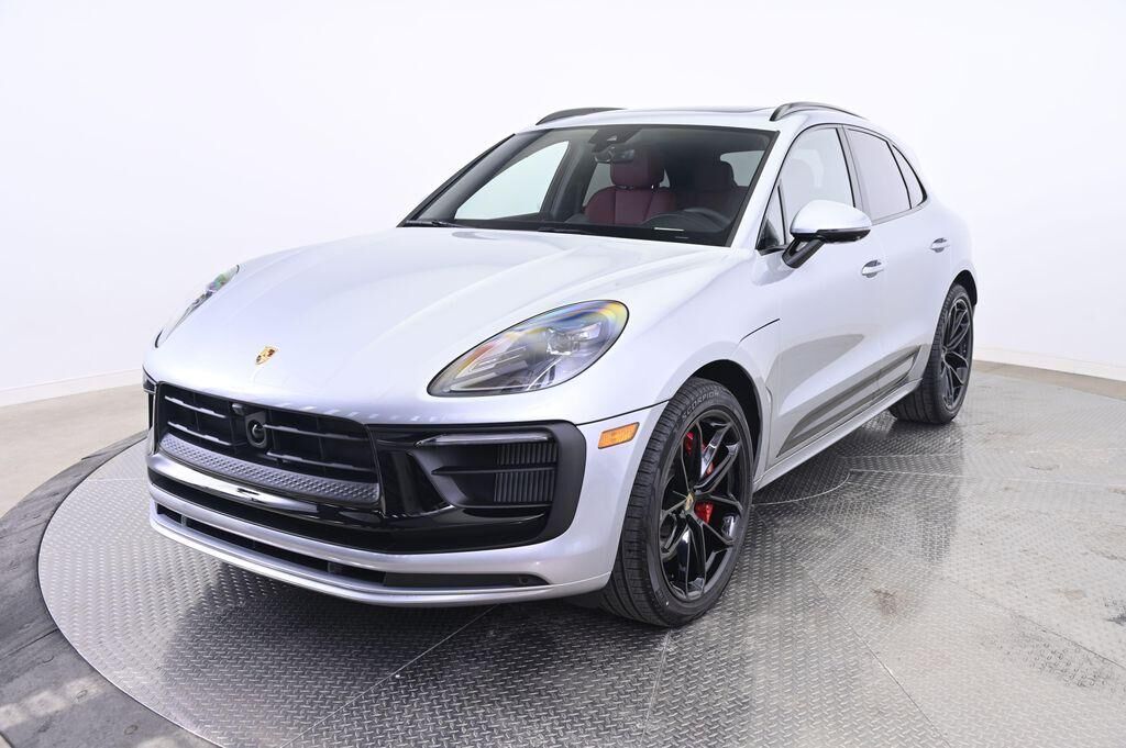 2026 PORSCHE Macan